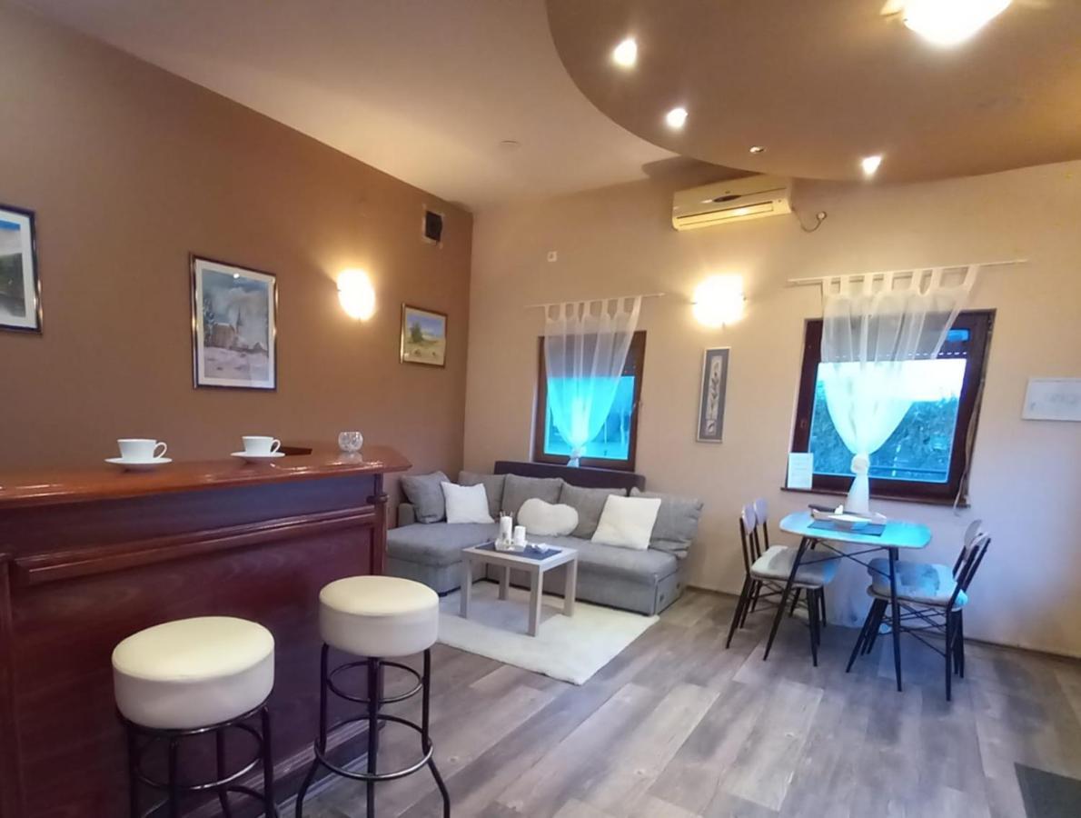 Guest House Studio Apartman Marina - With Jacuzzi, Free Parking, Pet Friendly Karlovac Exteriér fotografie