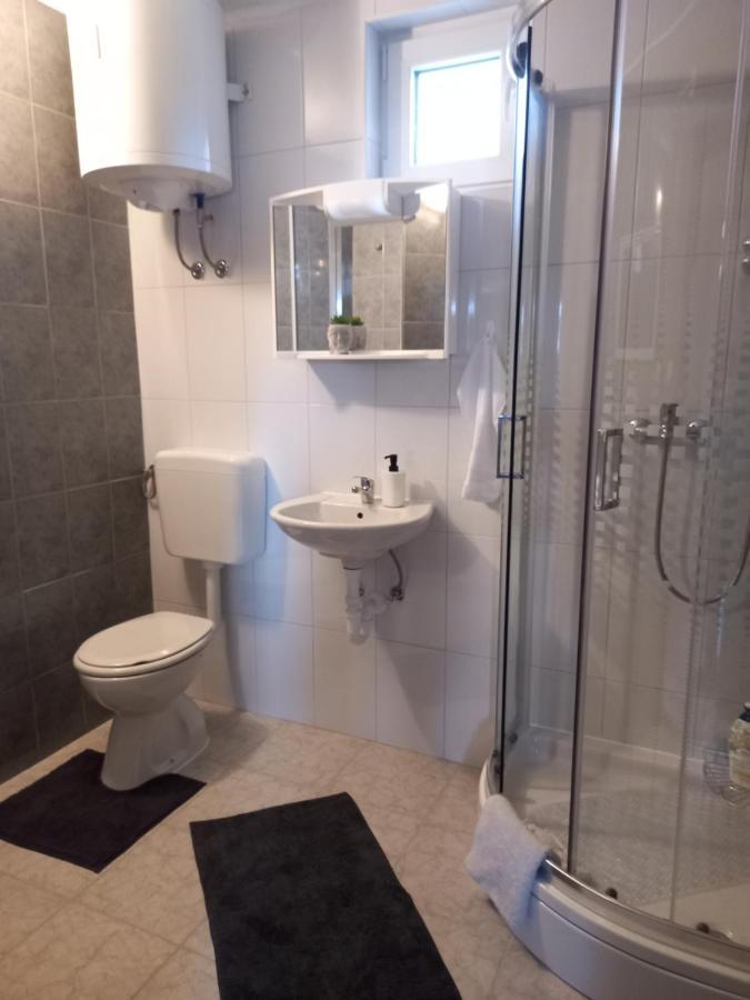 Guest House Studio Apartman Marina - With Jacuzzi, Free Parking, Pet Friendly Karlovac Exteriér fotografie