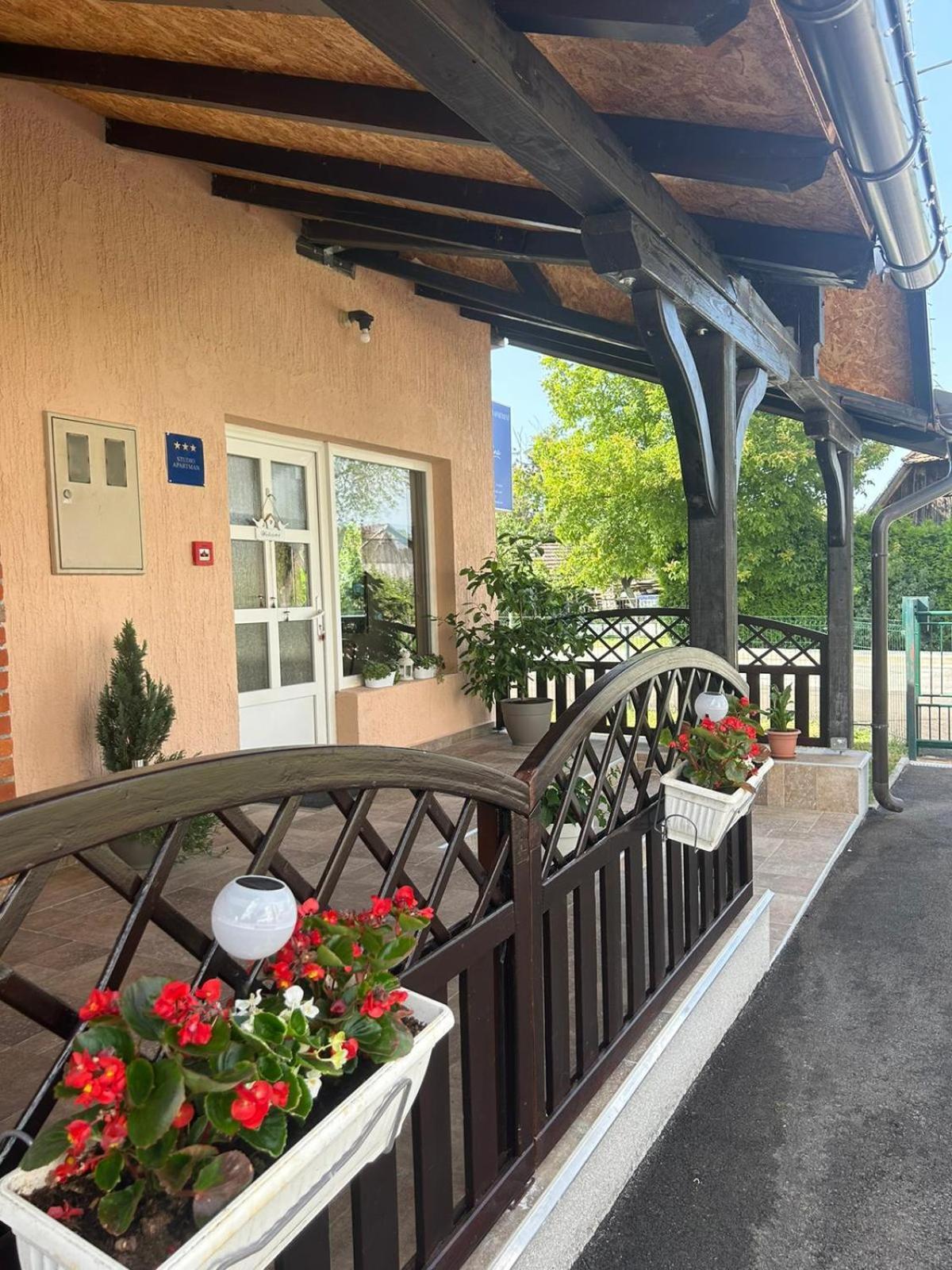 Guest House Studio Apartman Marina - With Jacuzzi, Free Parking, Pet Friendly Karlovac Exteriér fotografie