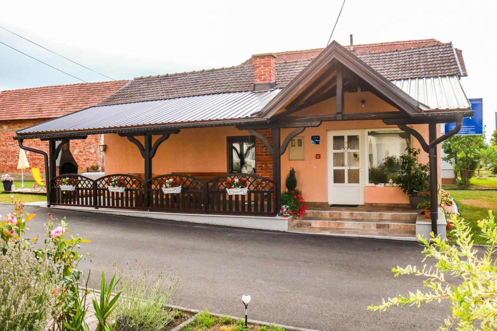 Guest House Studio Apartman Marina - With Jacuzzi, Free Parking, Pet Friendly Karlovac Exteriér fotografie