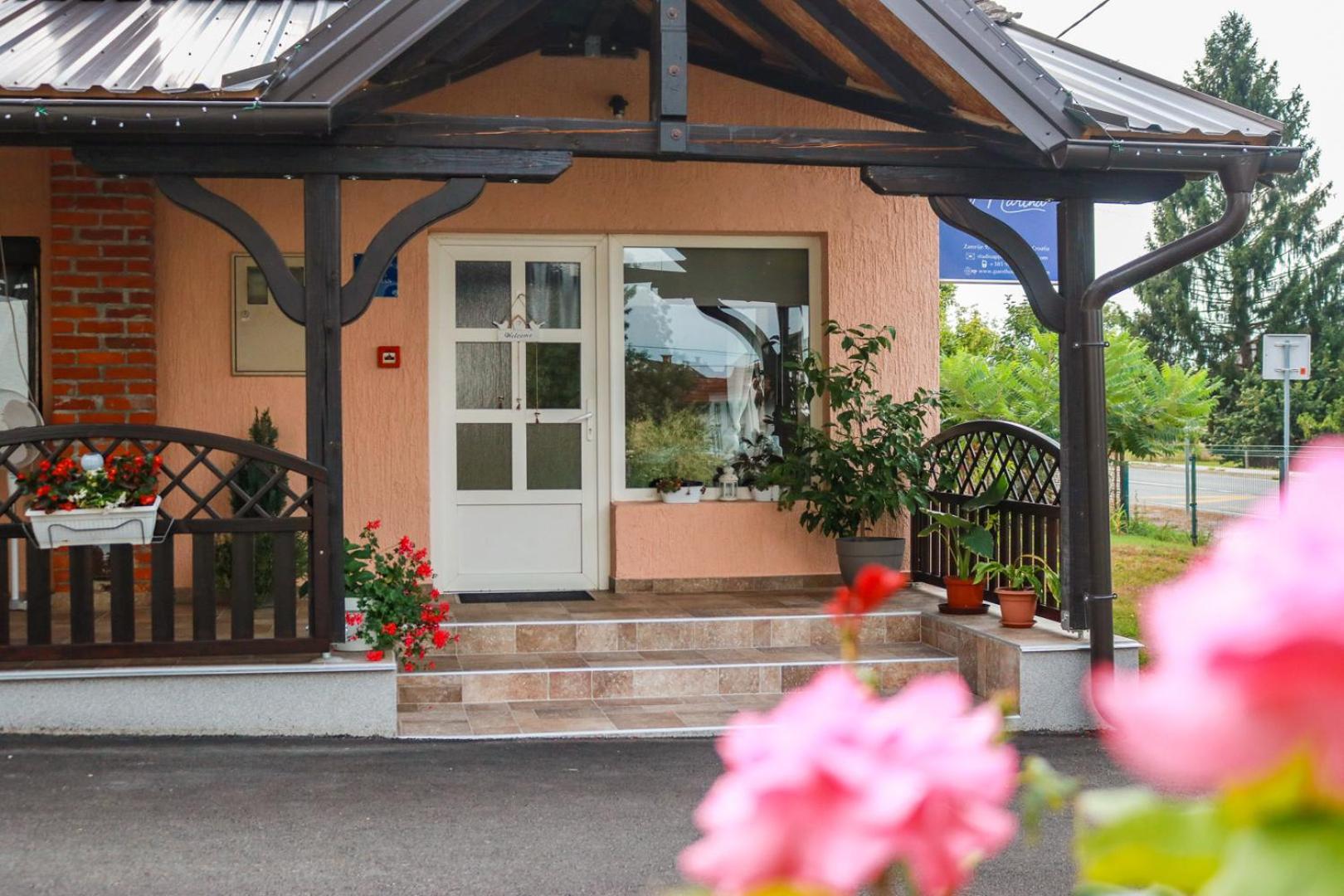 Guest House Studio Apartman Marina - With Jacuzzi, Free Parking, Pet Friendly Karlovac Exteriér fotografie